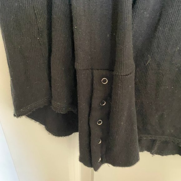 Evereve black waffle knit button sleeve - Picture 2 of 3